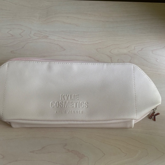 New Kylie Cosmetics Light Pink Zippered Cosmetic Case  w/ Zipper Charm & Mirror - Picture 11 of 13